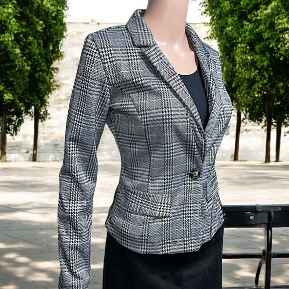 Kaii Los Angeles Black & White Houndstooth Point Plaid Single Button Blazer - Picture 9 of 16